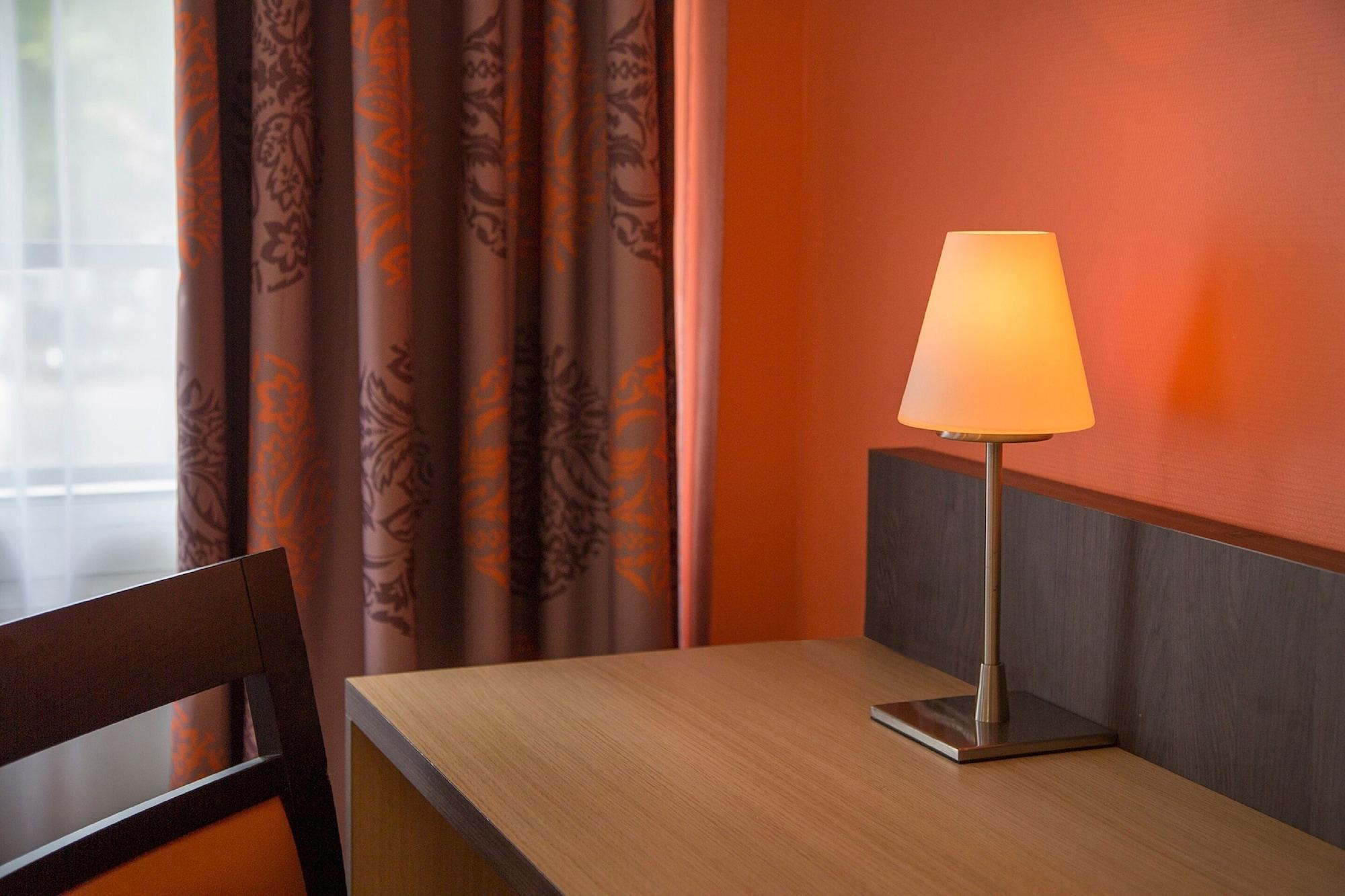 Brit Hotel Le Lion D'Or Chinon Kültér fotó