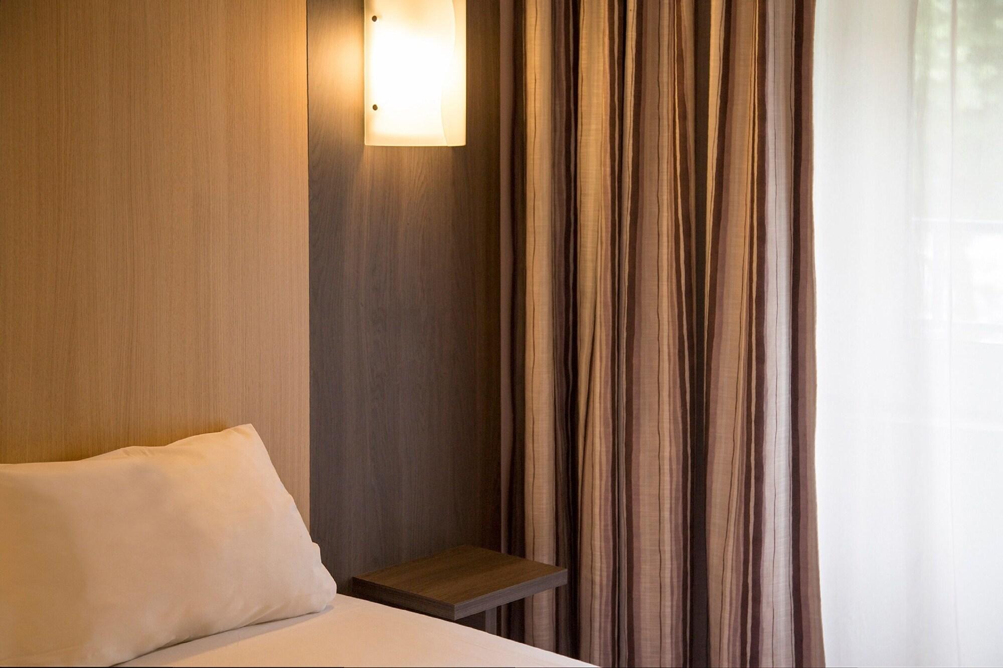 Brit Hotel Le Lion D'Or Chinon Kültér fotó