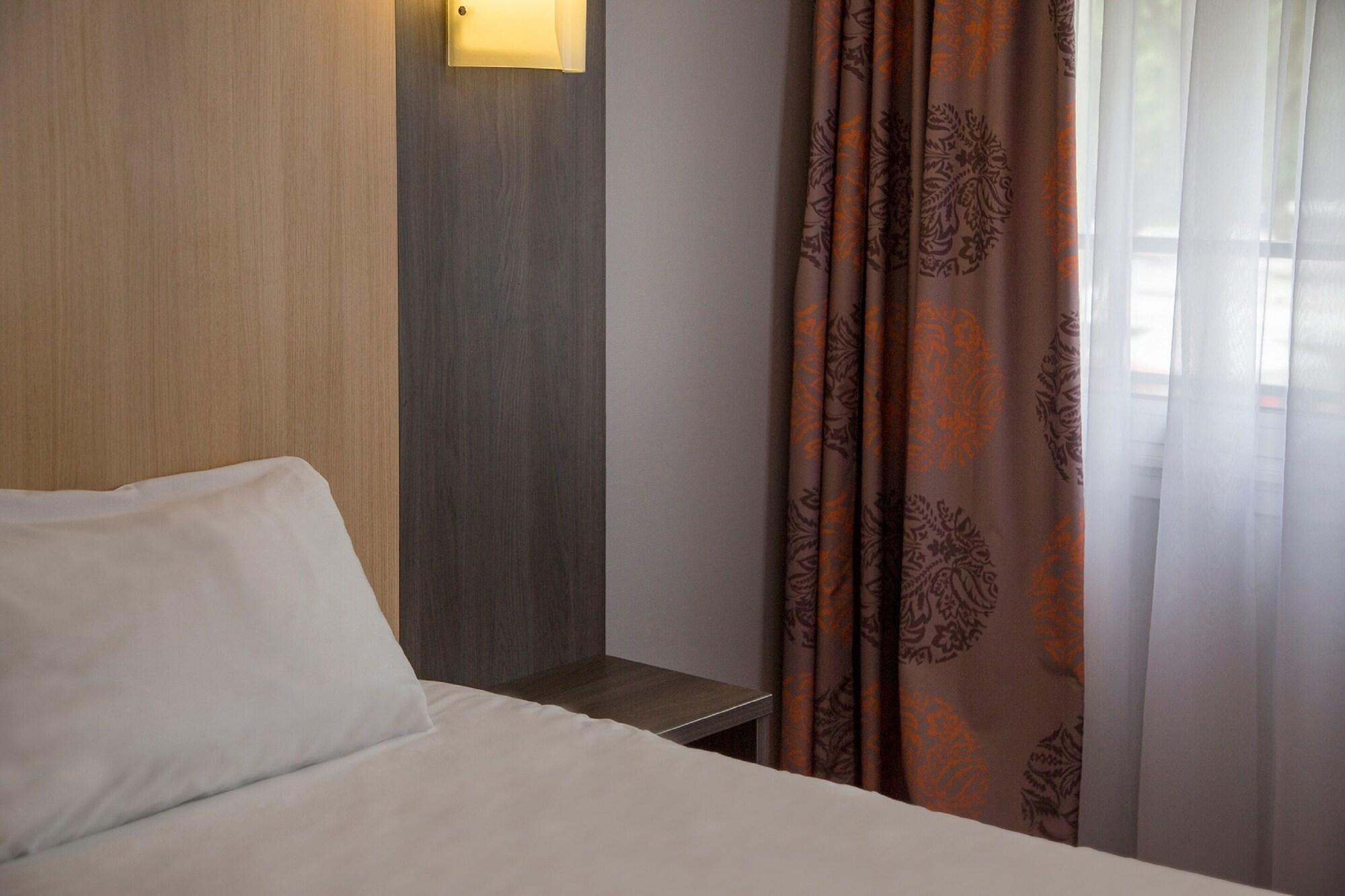 Brit Hotel Le Lion D'Or Chinon Kültér fotó