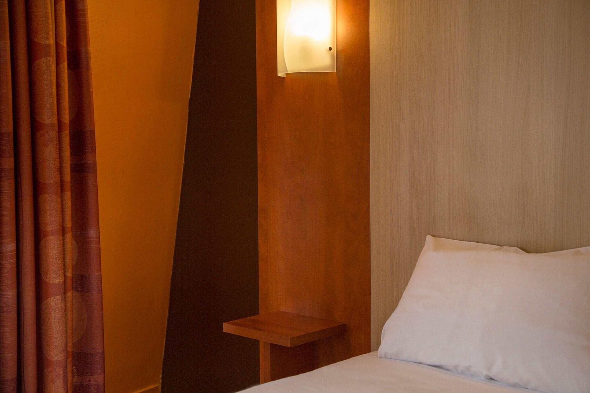 Brit Hotel Le Lion D'Or Chinon Kültér fotó