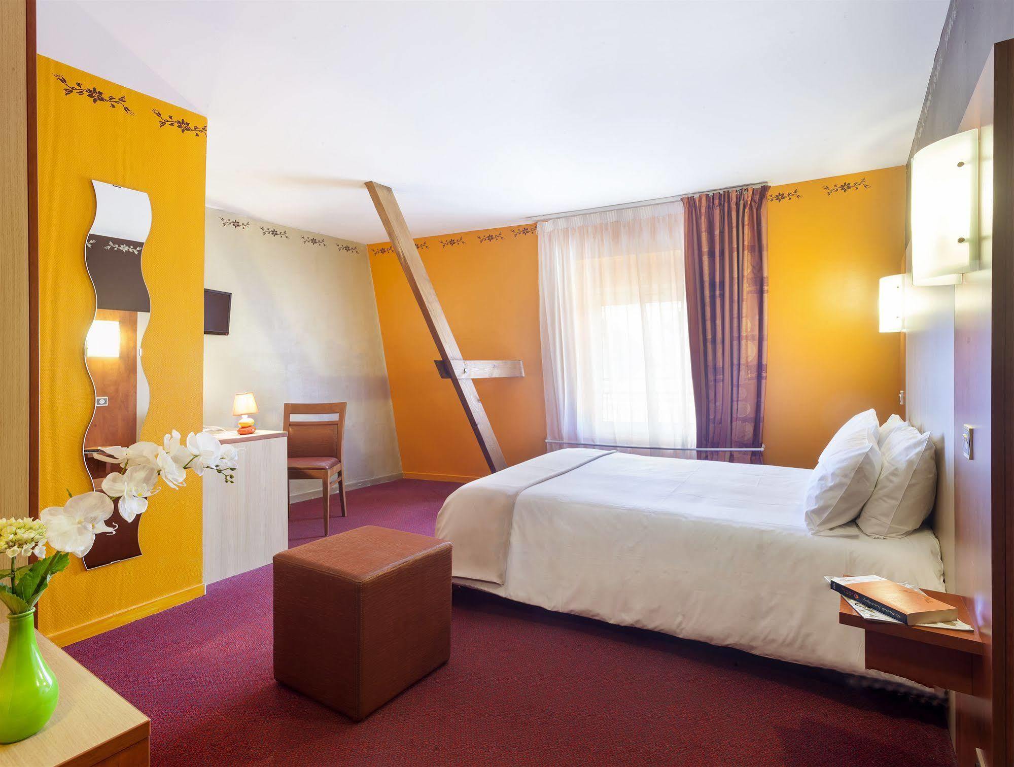 Brit Hotel Le Lion D'Or Chinon Kültér fotó